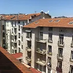 F2 Centre - Gare Apartment *