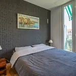 Centre, Deux Pieces, Calme, Terrasse Plein Sud Apartment *