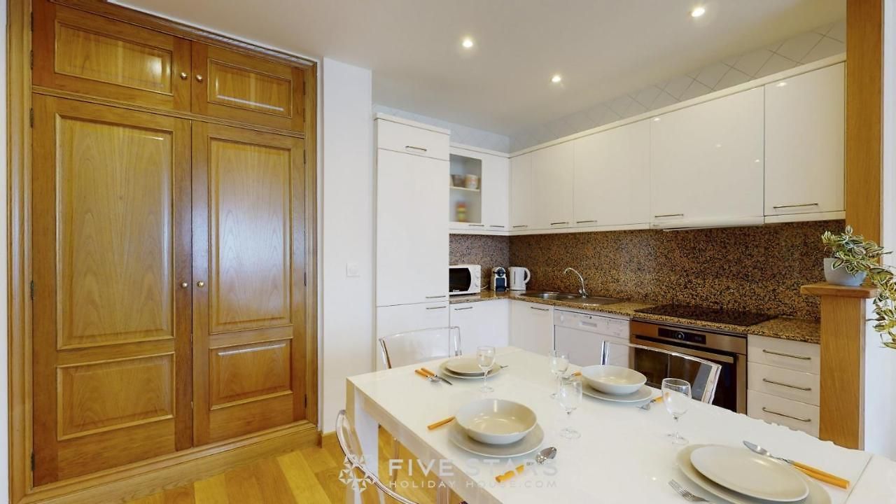 Zhara Five Stars Holiday House - Generale Apartment *