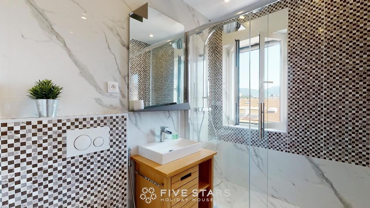 Zhara Five Stars Holiday House - Generale