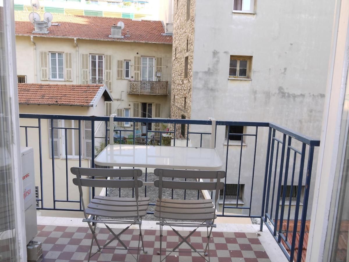 Appartement - A Modern Flat In *
