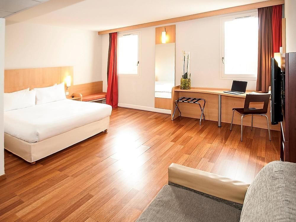 Easyhotel Old Town Hotel 2*
