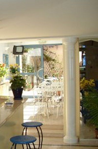 De La Fontaine 3*