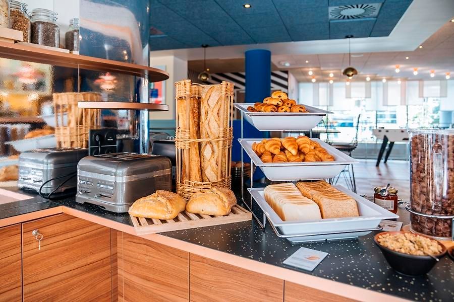 Ibis Styles Aéroport Arenas Hotel 3*