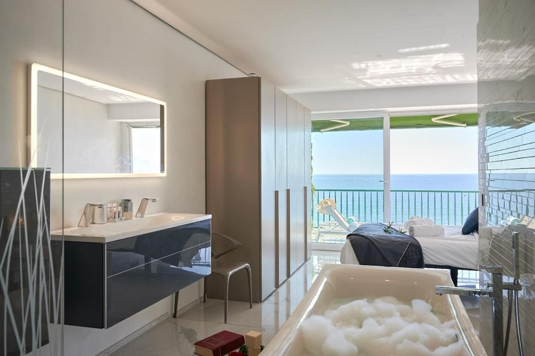 Apartment Sunlight - Sky Blue - 3 Bedroom Flat With Sea View On The Promenade Des