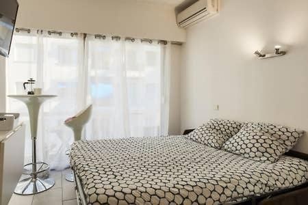 Appart hôtel Studio Carré D'or Situé à 50 M De La Plage