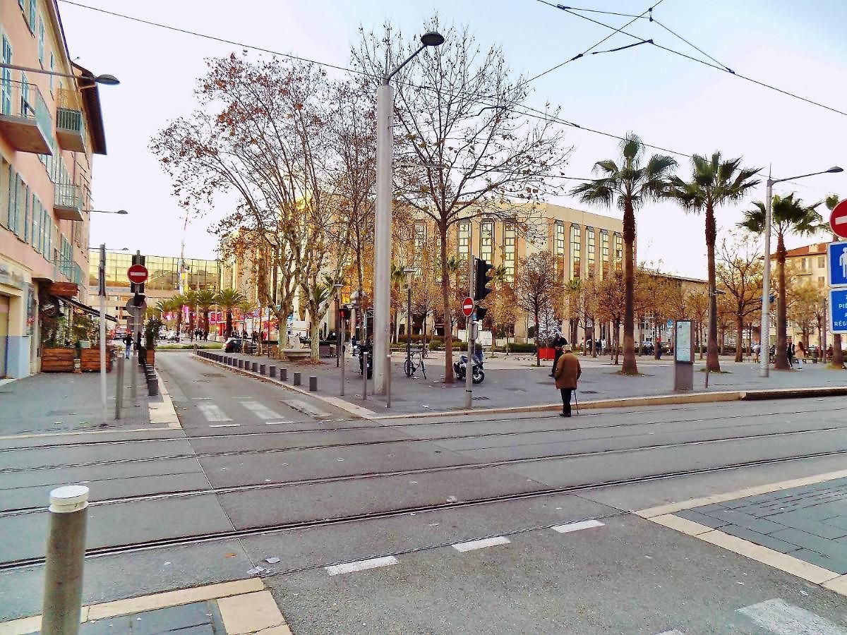 Gare 5 Minutes Garibaldi République Privee Non Fumeur Pour Voyageurs Calmes Tram Au Pied De L'immeuble Couette-café Nice