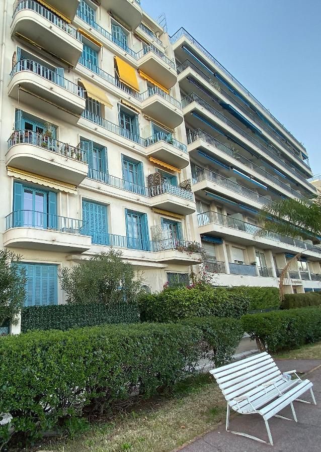 Palais Elisabeth Promenade Des *