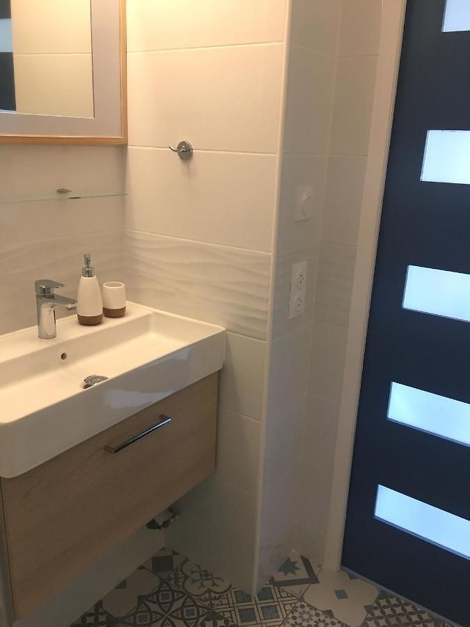 100m De La Appartement