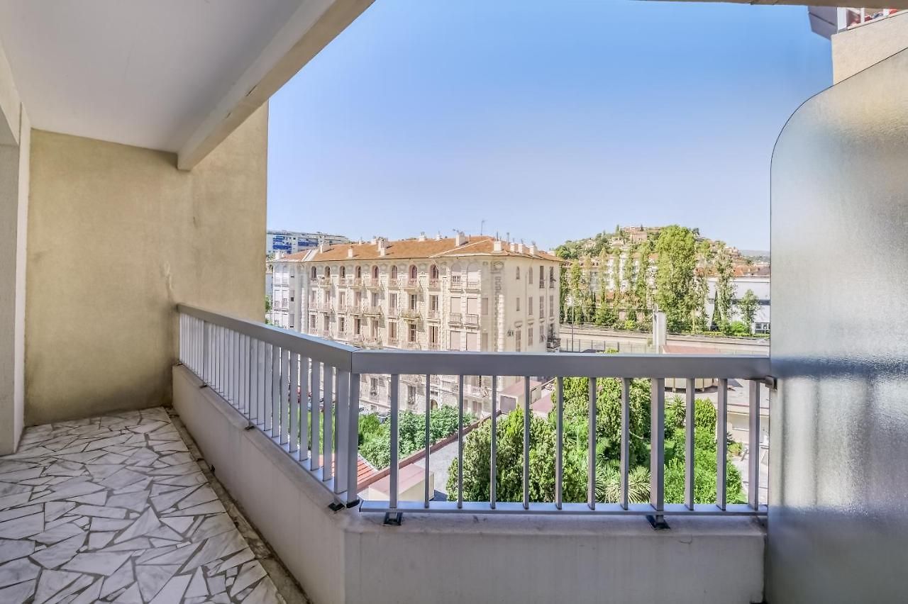 Greeter-appartement Lumineux Avec Vue Sur La Appartement Nice