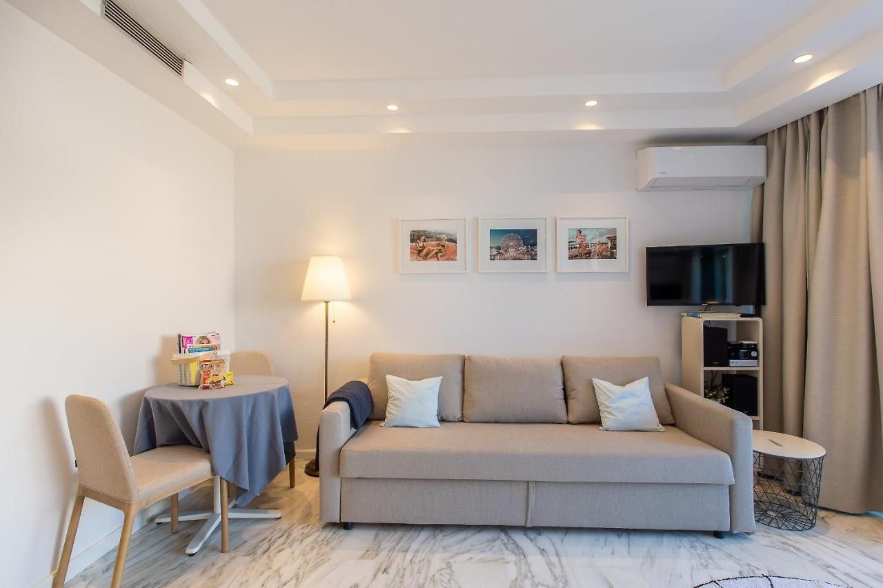 Royal Promenade Pool Terrace Sea View Air Conditioning Apartment