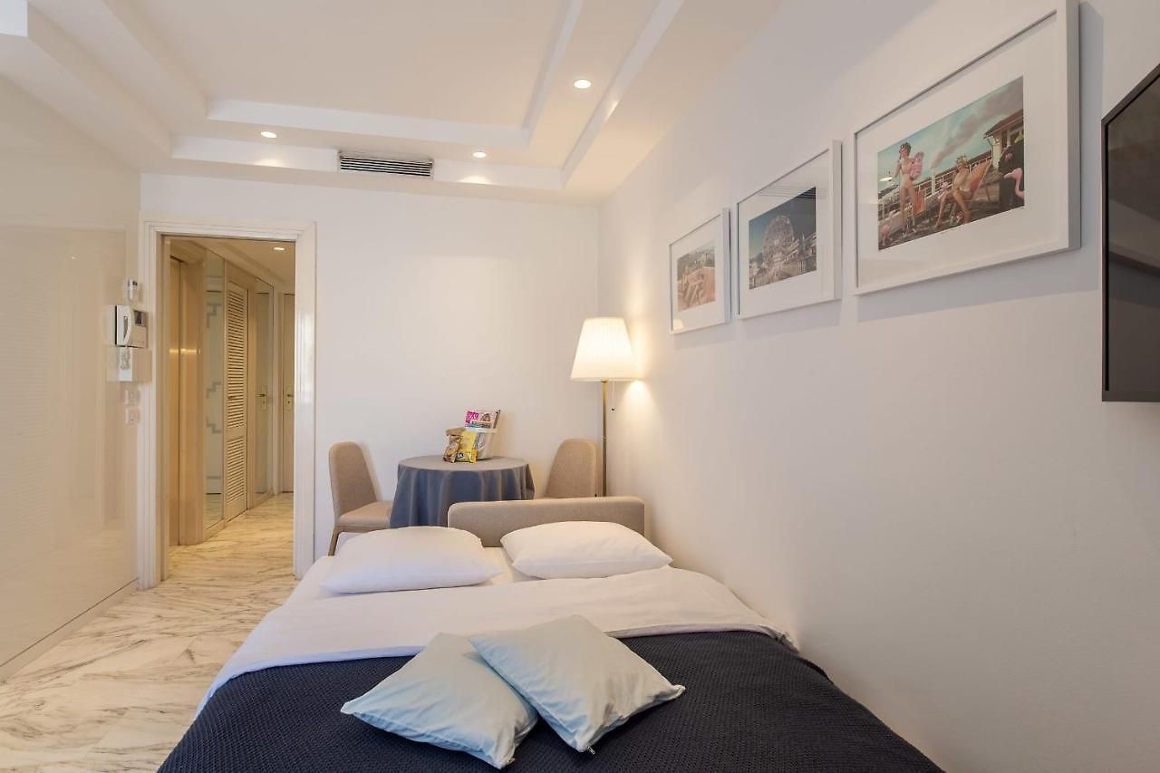 Apartment Royal Promenade Pool Terrace Sea View Air Conditioning