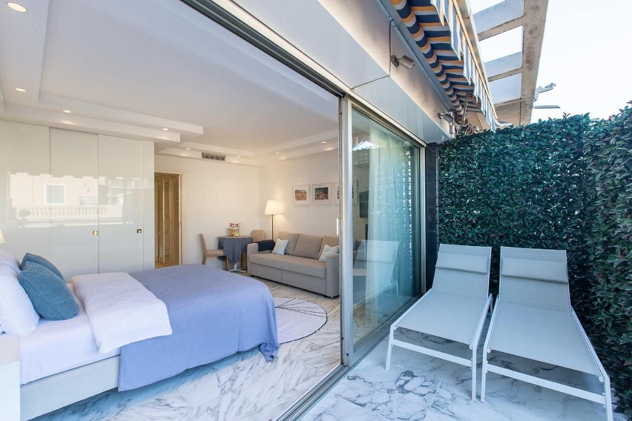 Royal Promenade Pool Terrace Sea View Air Conditioning Apartment *