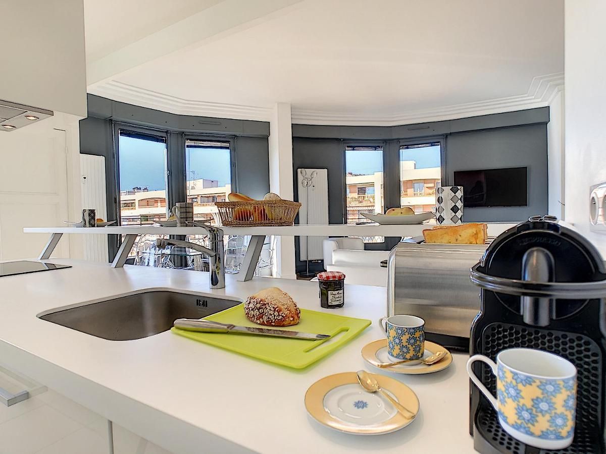 Nestor&jeeves - Les Aigles - Very Close Sea - Floor - Luxurious