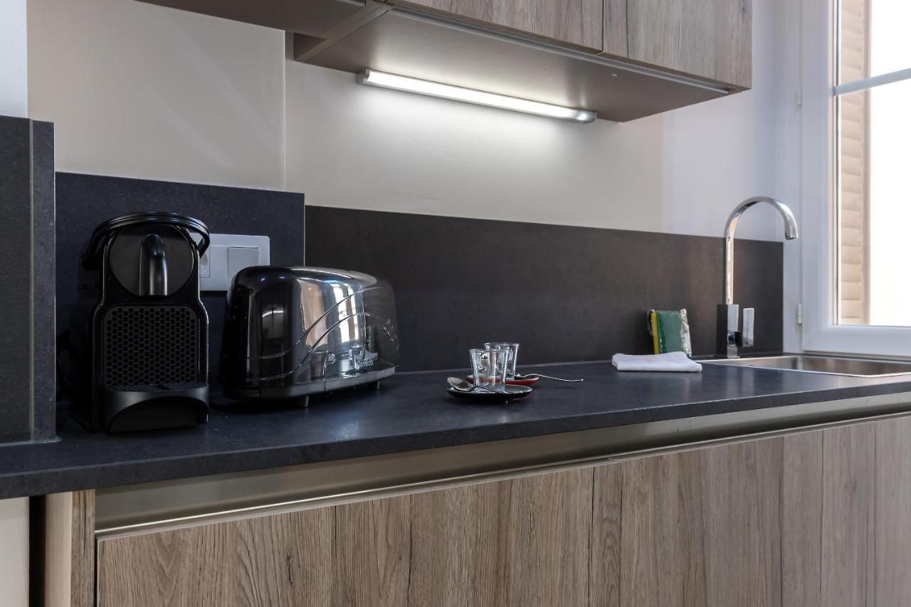Cosy 1 Bdr Near Garibaldi Square - Floor & Ac Nice