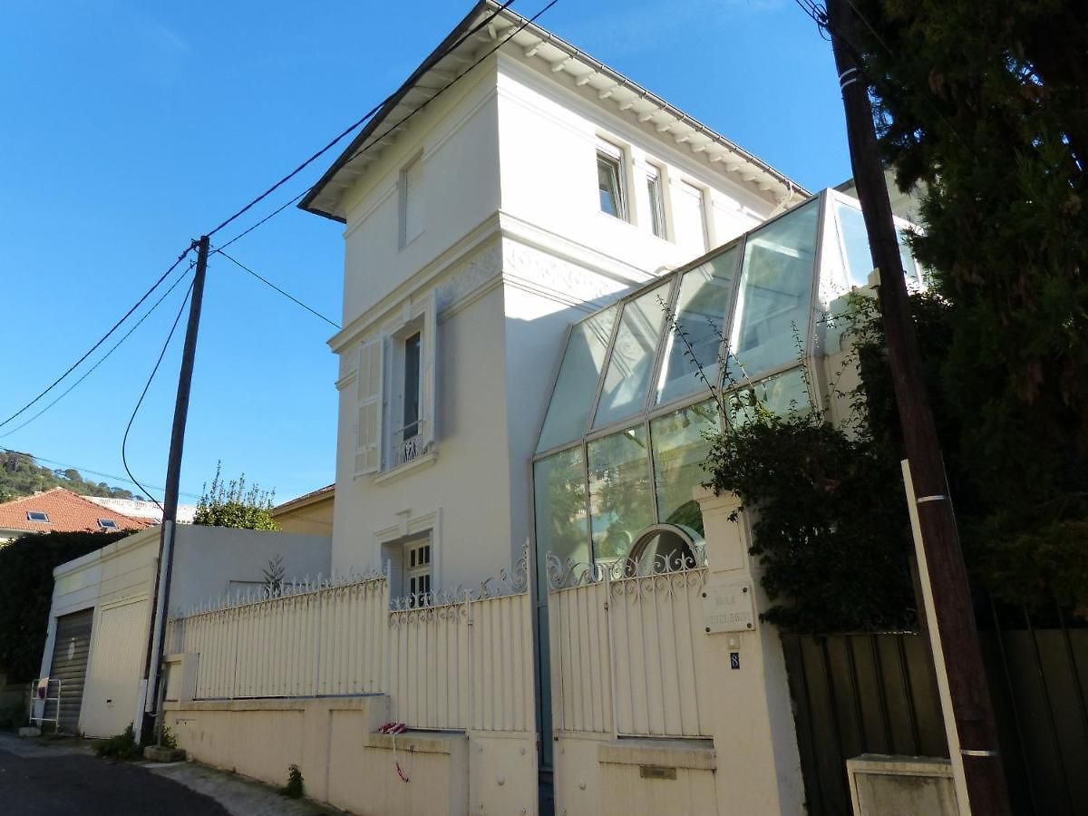 Stylish Art Deco Near The Sea 4 Bdrs Pool And Garage Villa *