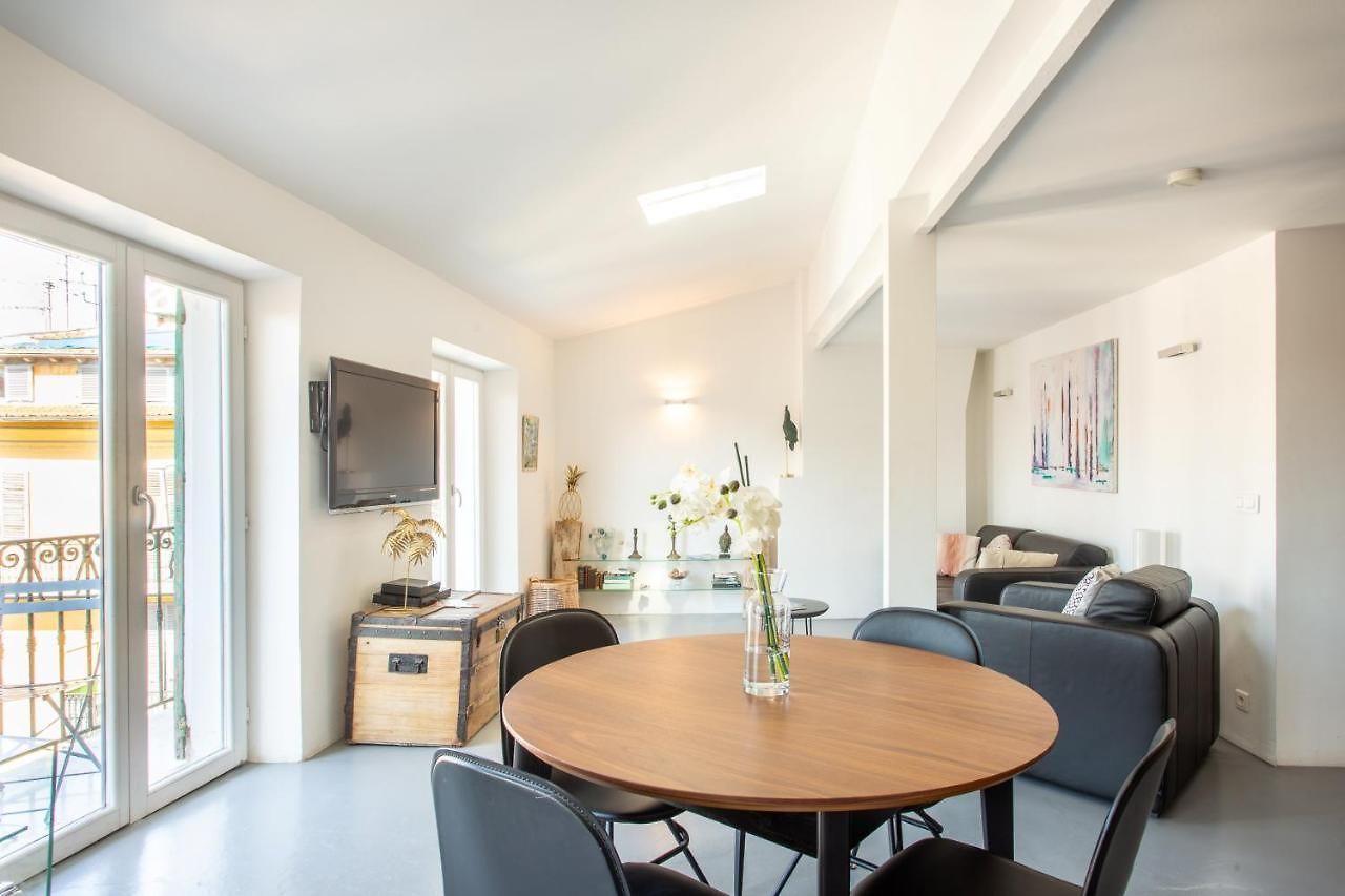 Ross 5- F2, Lumineux, Balcon, Loft, Clim, Vieux-nice