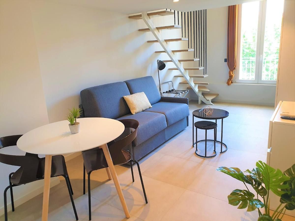 Duplex Centre 401 *