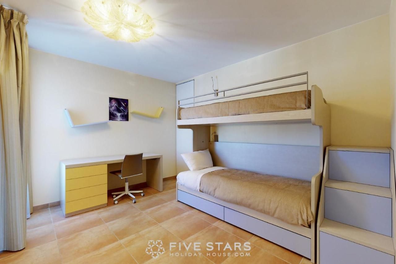Luxury Five Stars House