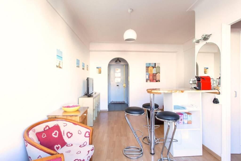 Center - Bright Studio Balcony Wifi & Aircon *