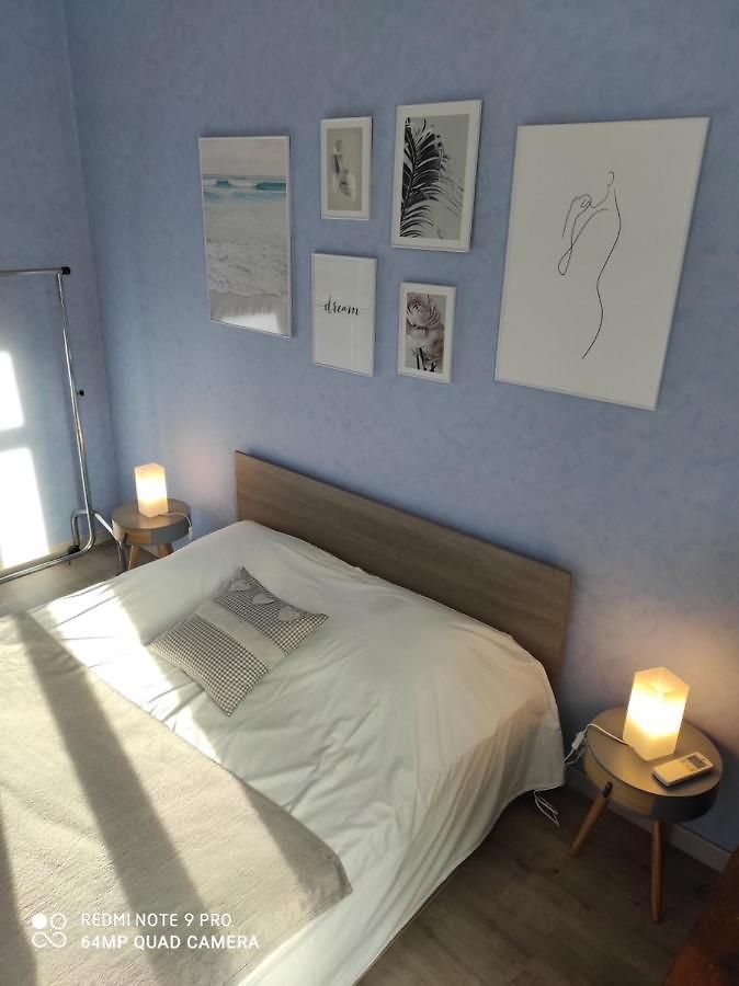 Quiet Floor 2 Bedroom Flat Near Port With Lift Balcony Ac And Fast Wifi Nice