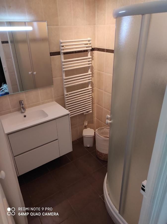 Quiet Floor 2 Bedroom Flat Near Port With Lift Balcony Ac And Fast Wifi