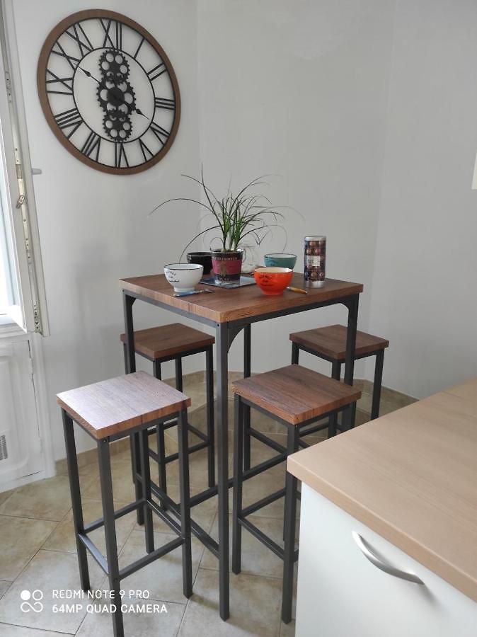 Quiet Floor 2 Bedroom Flat Near Port With Lift Balcony Ac And Fast Wifi *