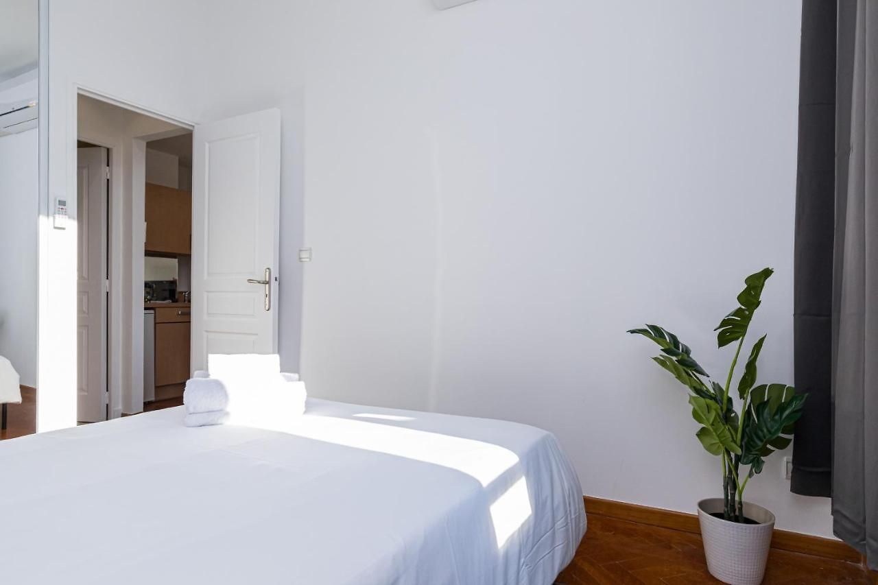 7 Medecin - Place Massena - 2p - Lumineux - Climatise