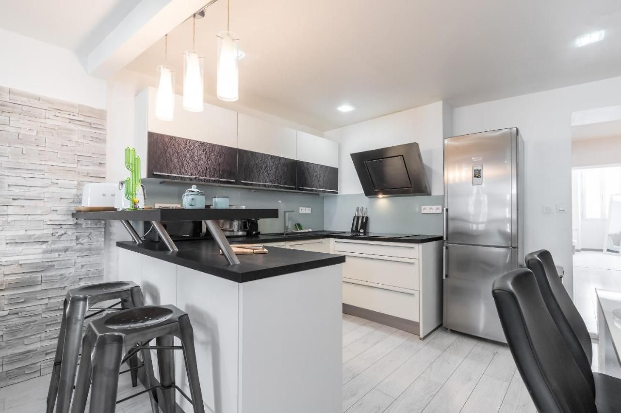 Amazing 3 Bdrs And Garden Place Du Pin Parking !