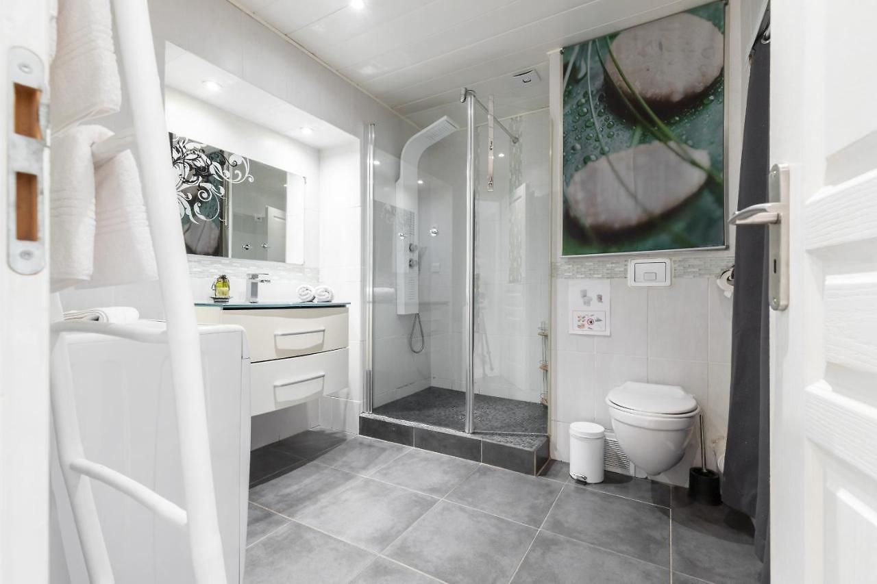 Apartment Amazing 3 Bdrs And Garden Place Du Pin Parking !