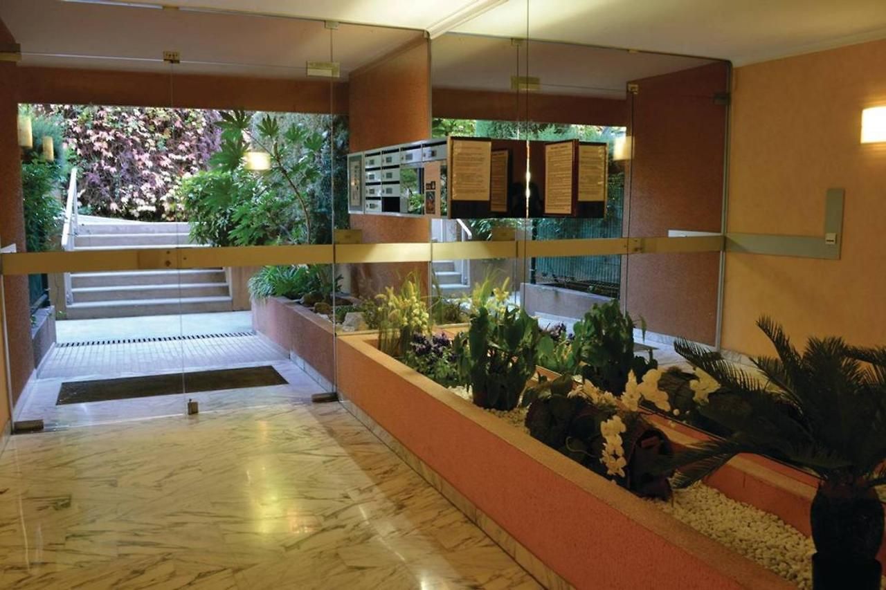 Azurelle Nice