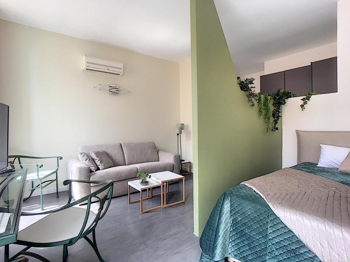 Palais Gioffredo Place Massena Appartement *