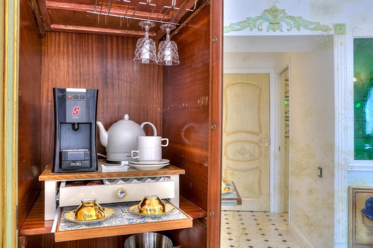 Aba Luxury B E B Couette-café 5*