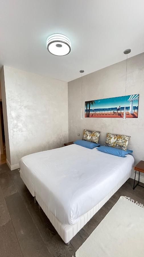 Luxurious 2 Bedrooms Apartment, 30 Meter From