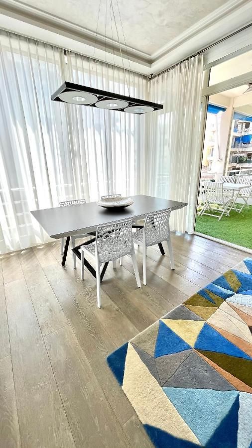 Luxurious 2 Bedrooms Apartment, 30 Meter From * Nice