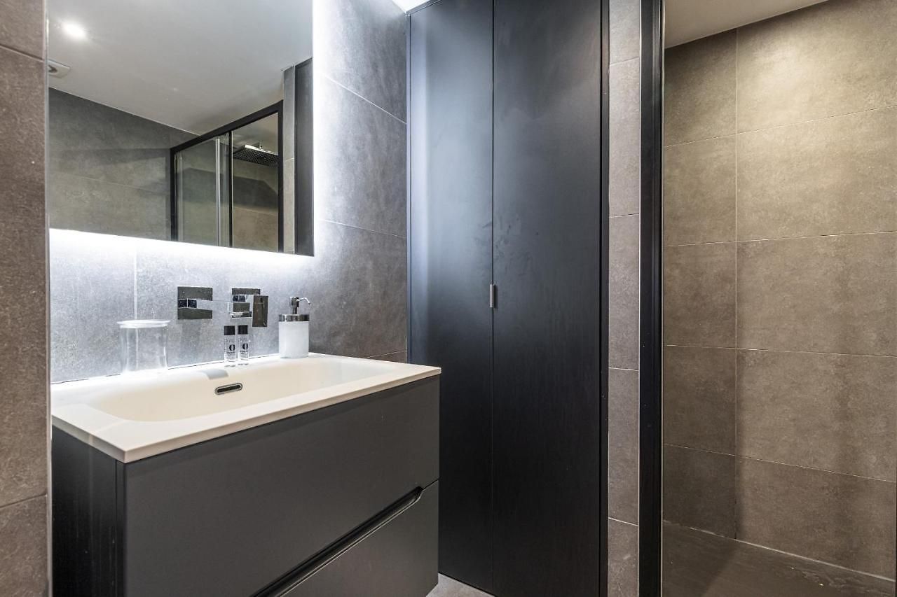 10 Segurane - Magnifique Mezzanine - Port De Appartement *