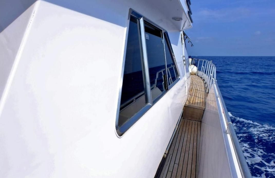 Yacht Charter Cannes Antibes Botel