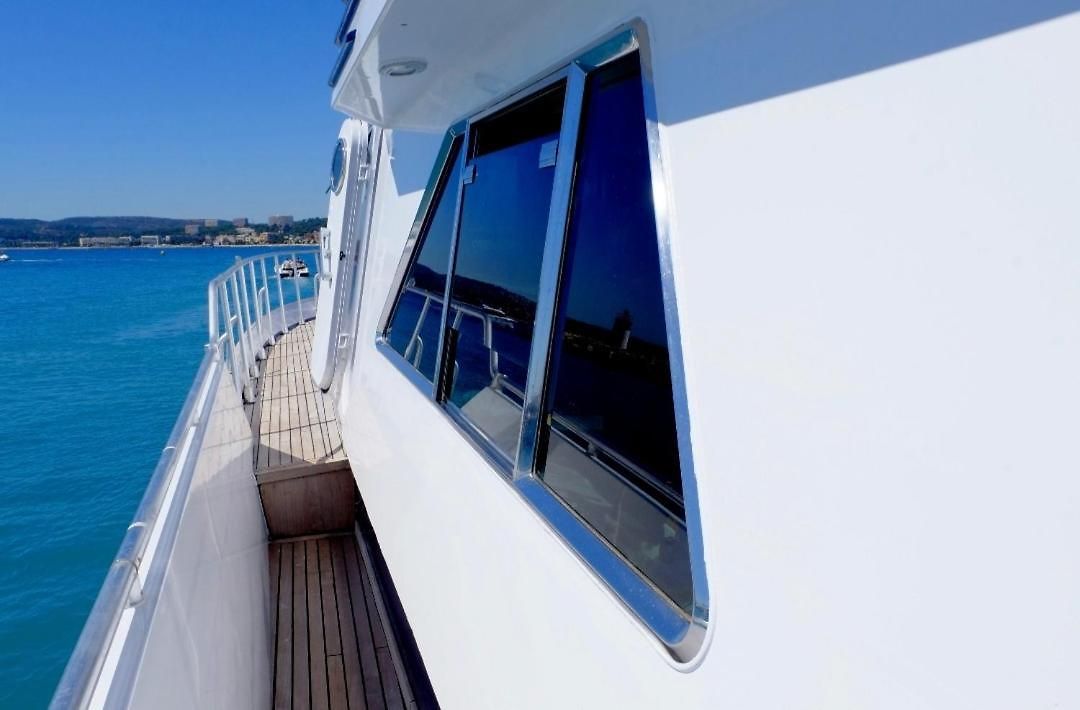 Yacht Charter Cannes Antibes Botel Nice