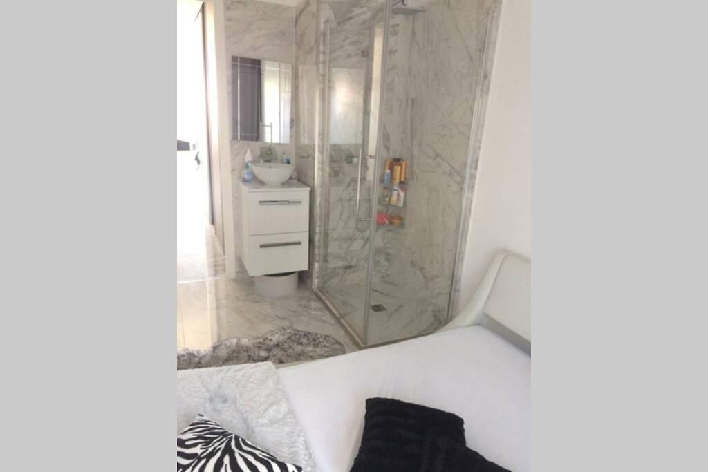 Apartment Ideal Couple
