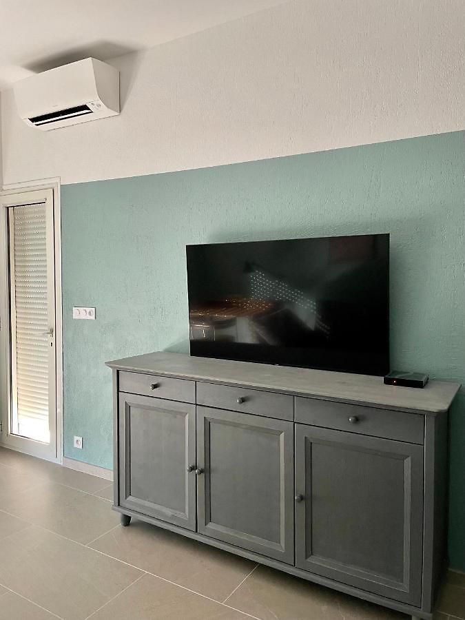 Apartment Air-conditioned With Garage Near The Sea