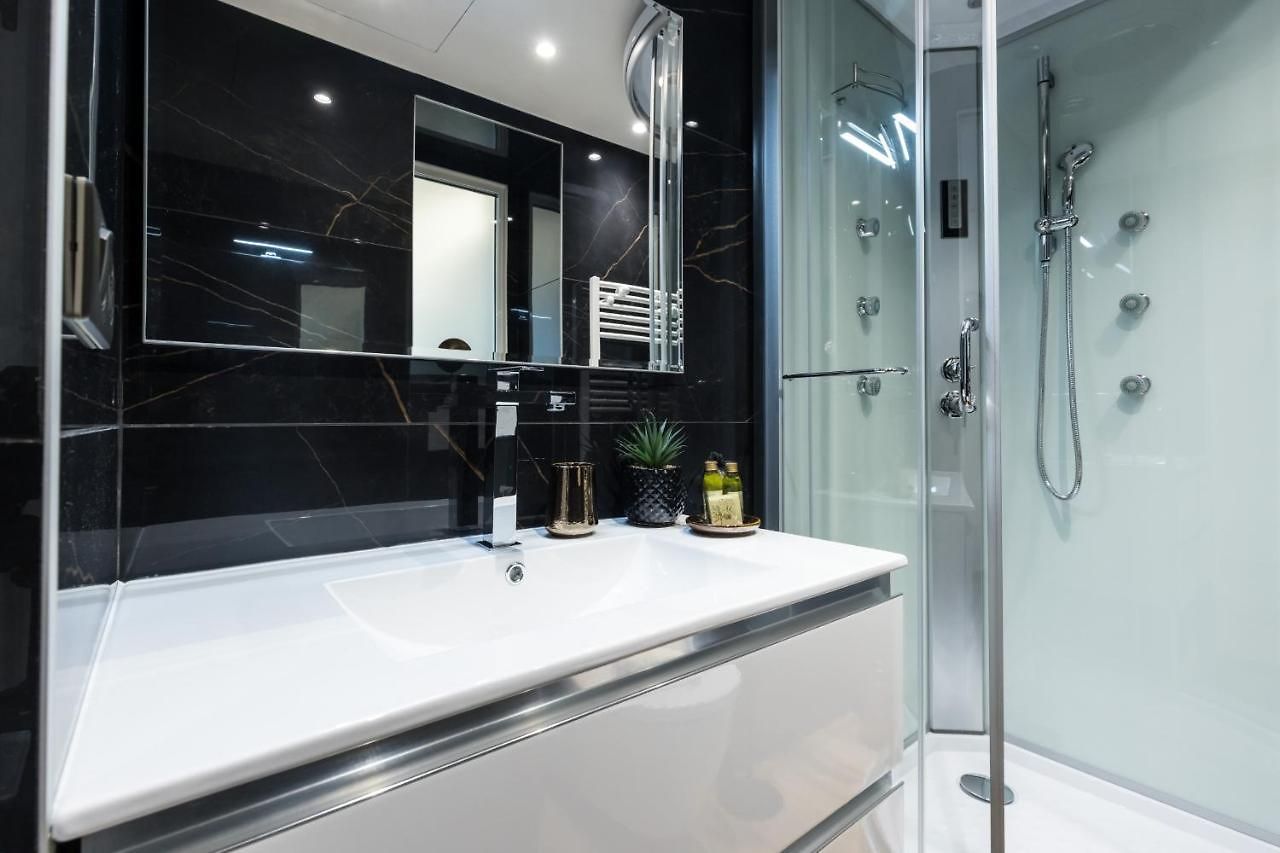 Luxury 3 Bdr Garden & Parking - Angels' Garden Apartment *