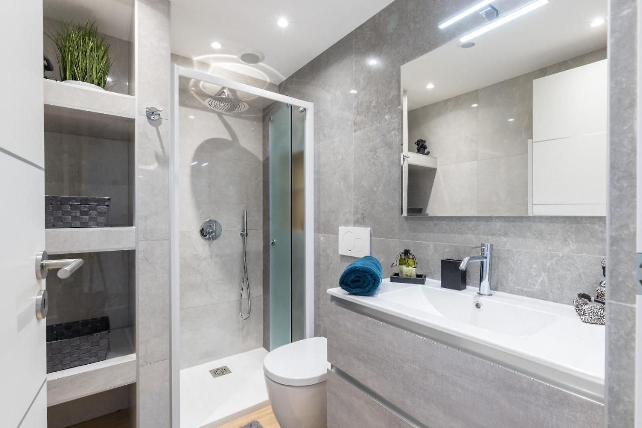 Luxury 3 Bdr Garden & Parking - Angels' Garden Apartment *