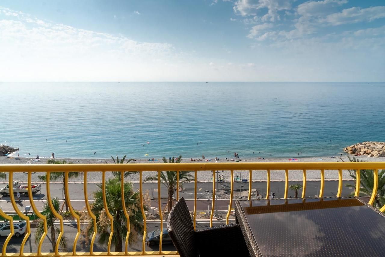 Beachfront Promenade Des * Nice