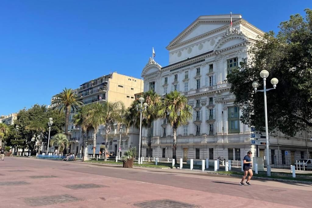 Spacious 3 Bedroom Flat Center - Magnificent View Nice