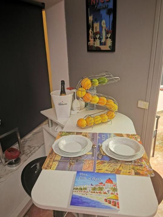 By Elle Et Lui