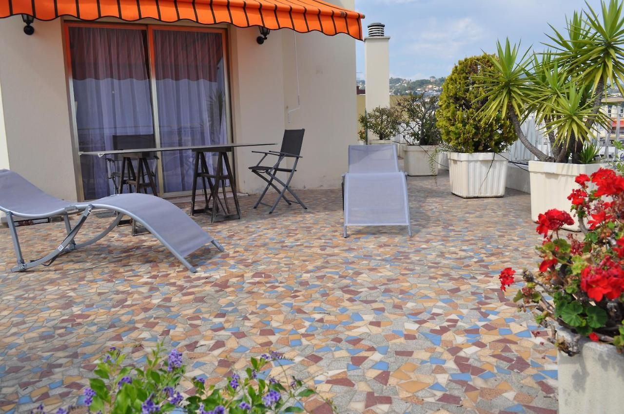Sur Le Toit Hotel