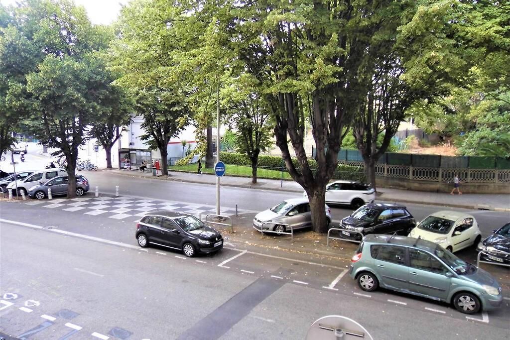2 Spacious Bedrooms Near Riquier Station! Appartement *