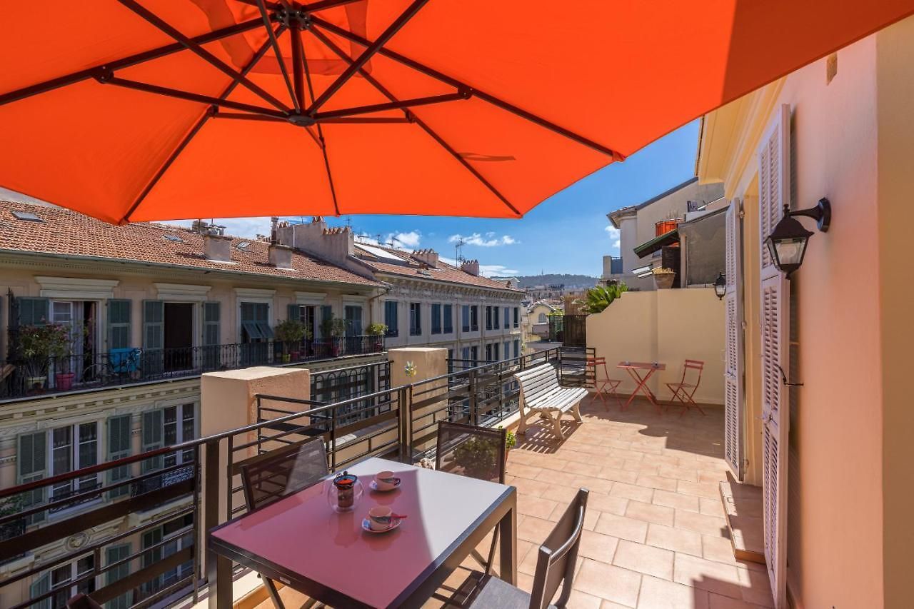 Open Sky Terrace Downtown *