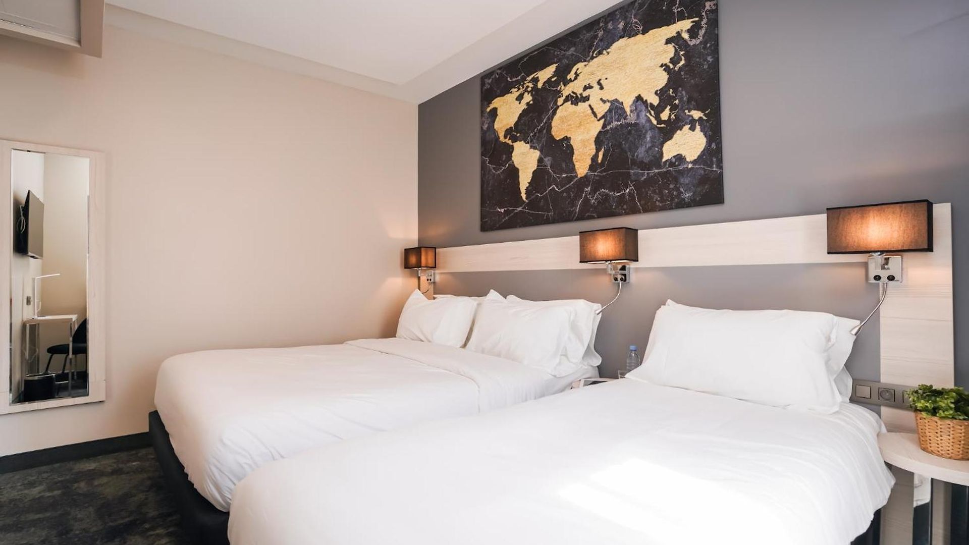 Hotel Univers 4*