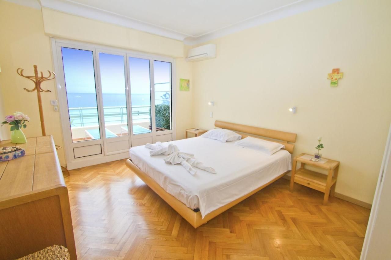 Top Floor Miramar Sea Front *